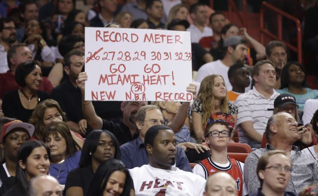 Το Μαϊάμι έφτασε τις 25 σερί νίκες και οι Νικς πέρασαν στα πλέι οφ